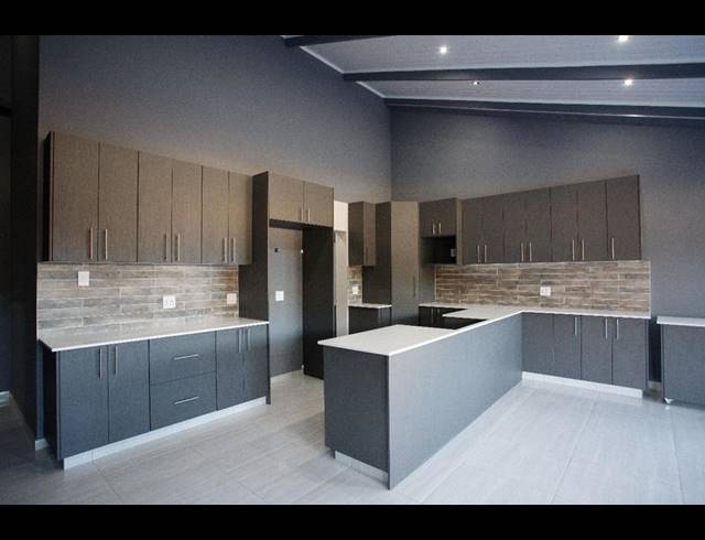 3 BEDROOM TOWNHOUSE FOR SALE IN ISLAND VIEW